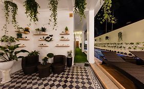 Dkd Trio Hotel